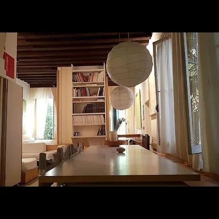 아파트 Open Space A Fra Architettura E Pittura, Fra Moderno E Antico *